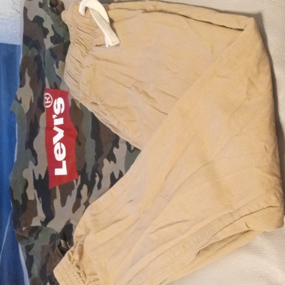 Childrens Place Jogger & Levi Shirt Set
